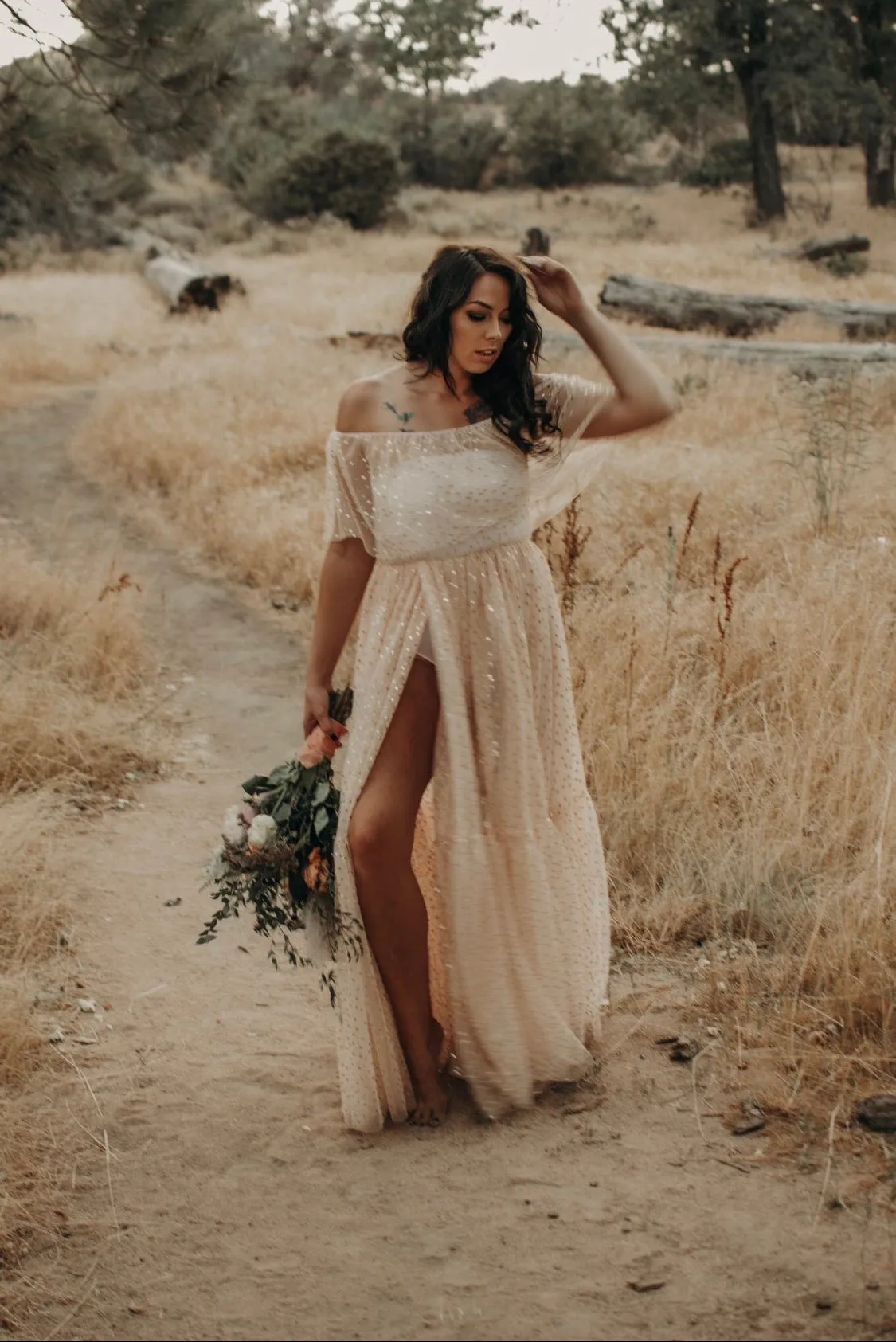 Lila (Beige & Gold) - Rental